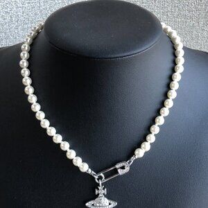 💎Vivienne Westwood  silvery  Safety Pin Pearl Necklace💎